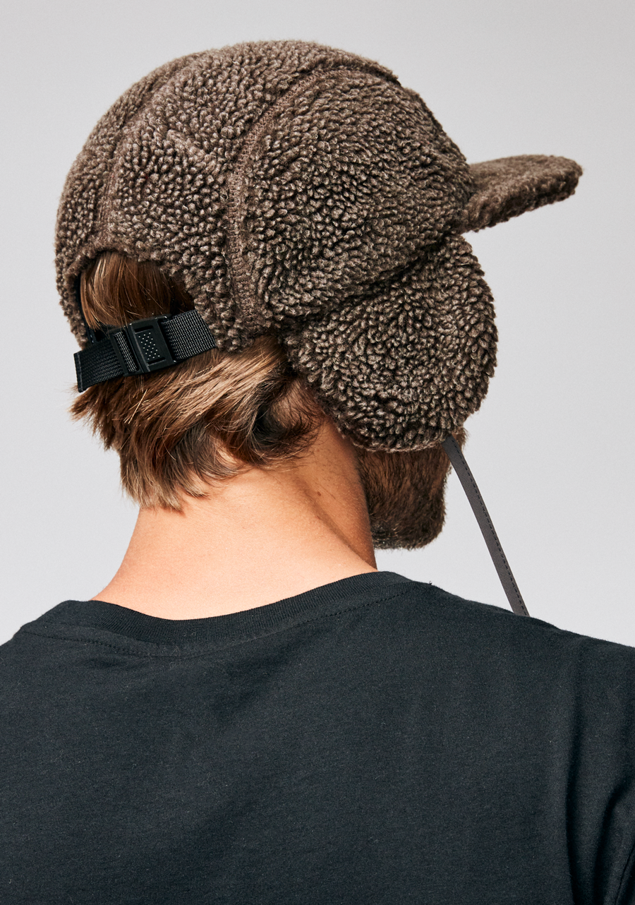 
Babs Earflap Cap - Carbone View 4